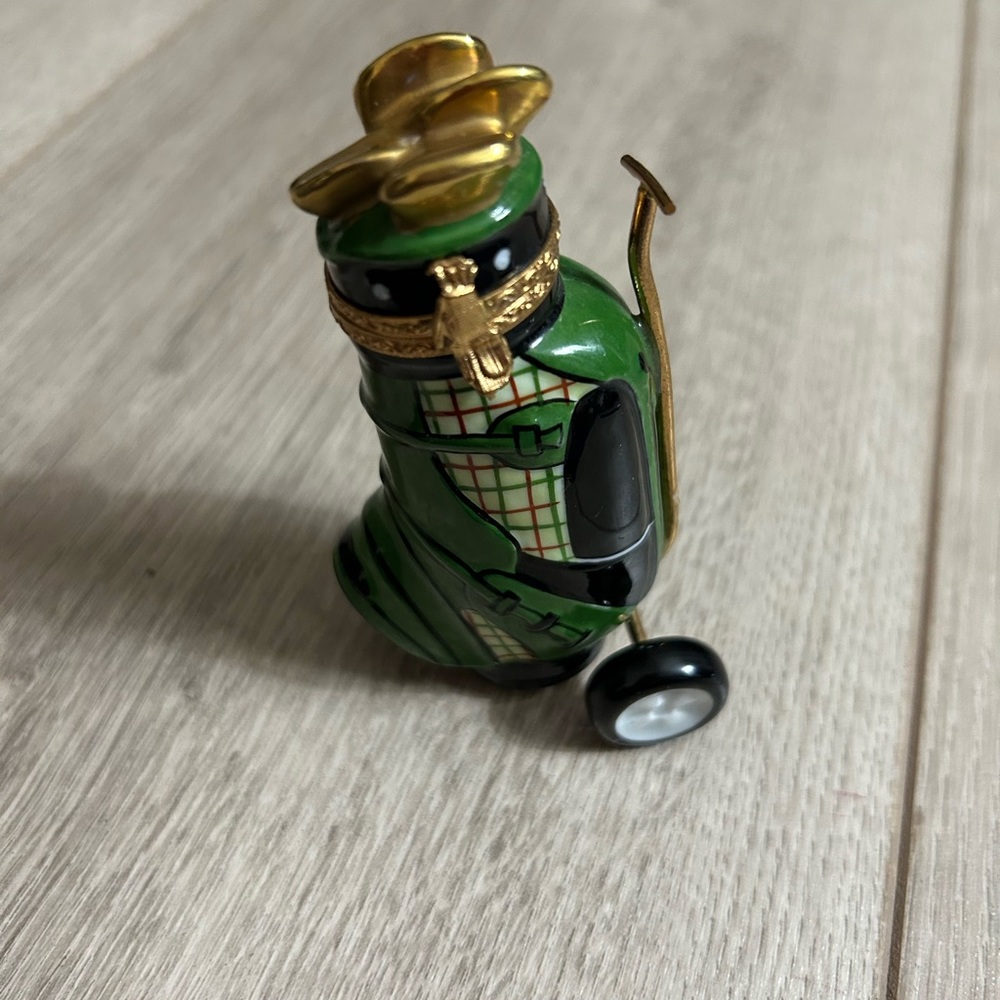 Limoges France Trinket Box Green Porcelain Golf Bag w/Clubs. No chips/cracks.